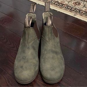 BLUNDSTONE BOOTS (Equivalent to SZ 7 women’s)